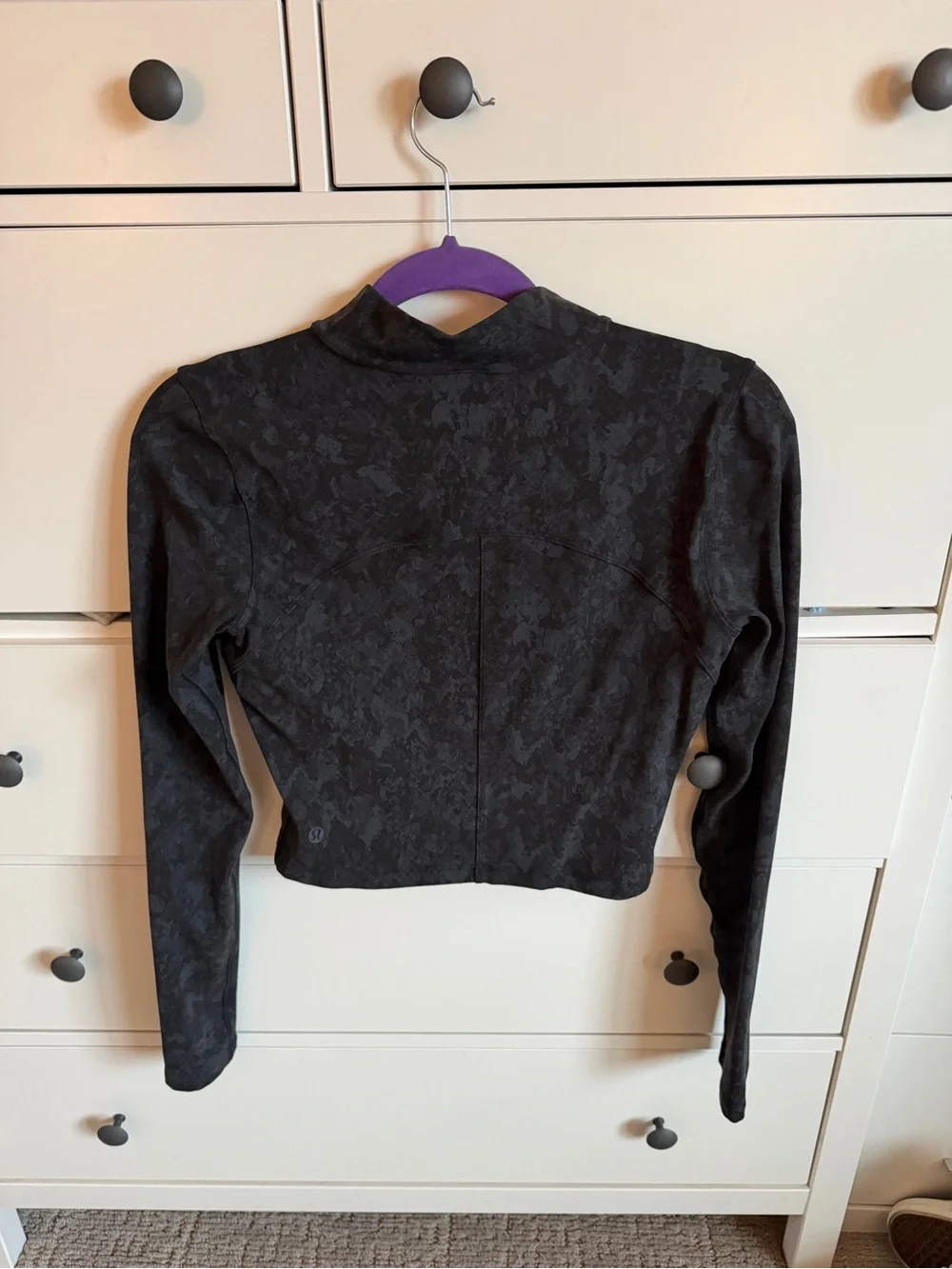 Lululemon Nulu Mock Neck Long Sleeve in Black with Dark Gray Marble Pattern